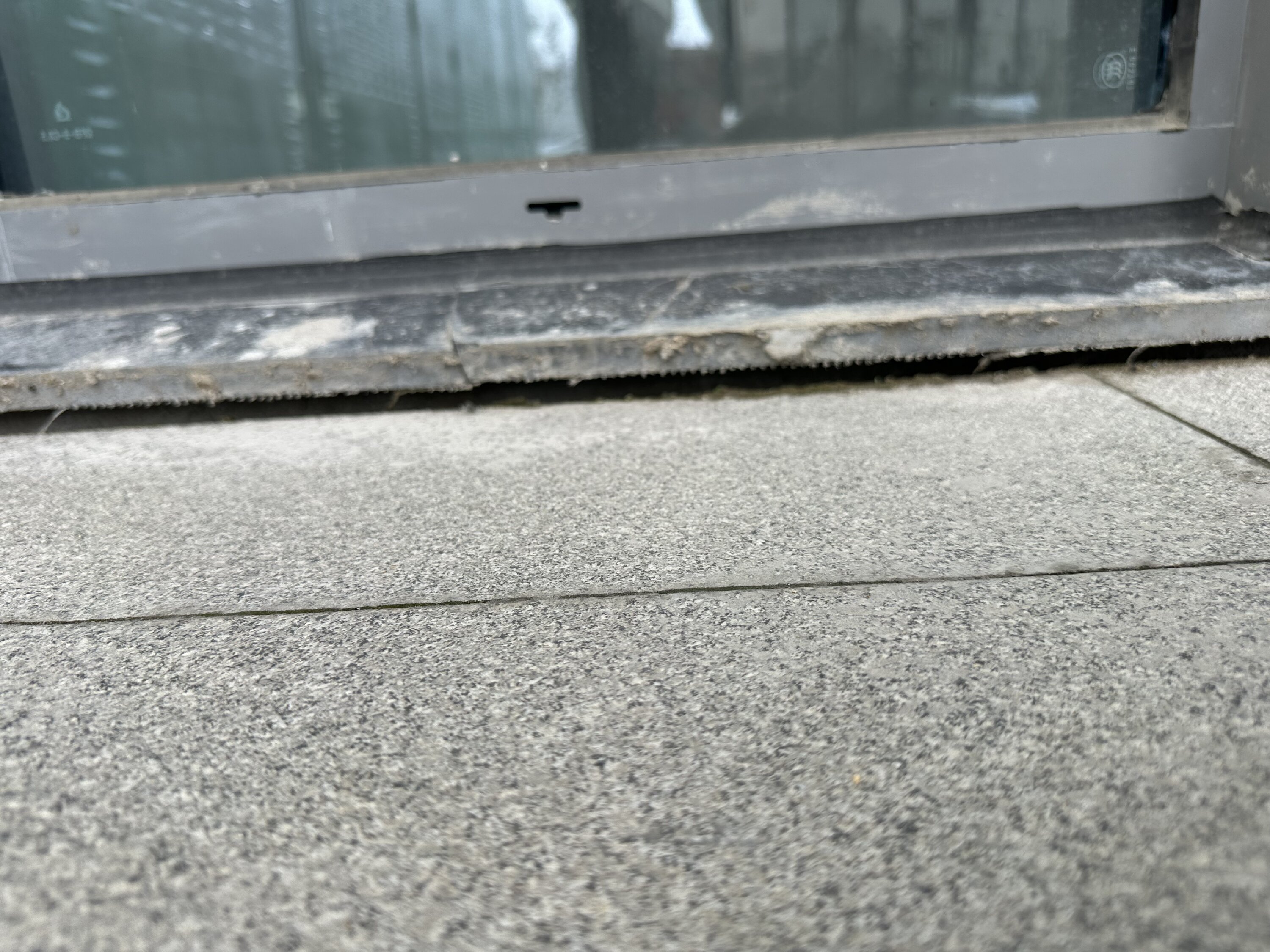 高层建筑地面下沉开裂如何处理